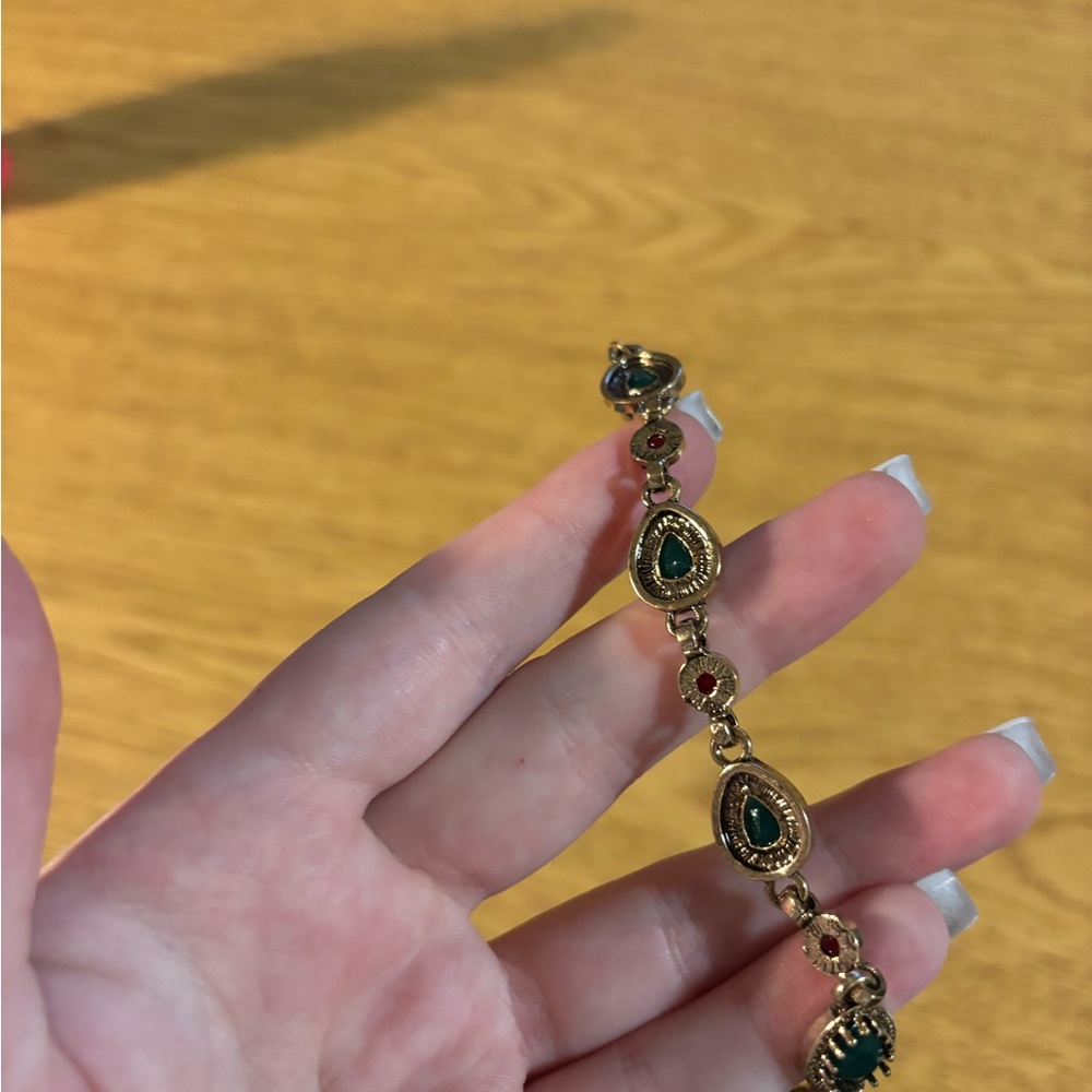 Women's Antique Emerald Water Drop Gemstone Bracelet - Picture 5 of 7